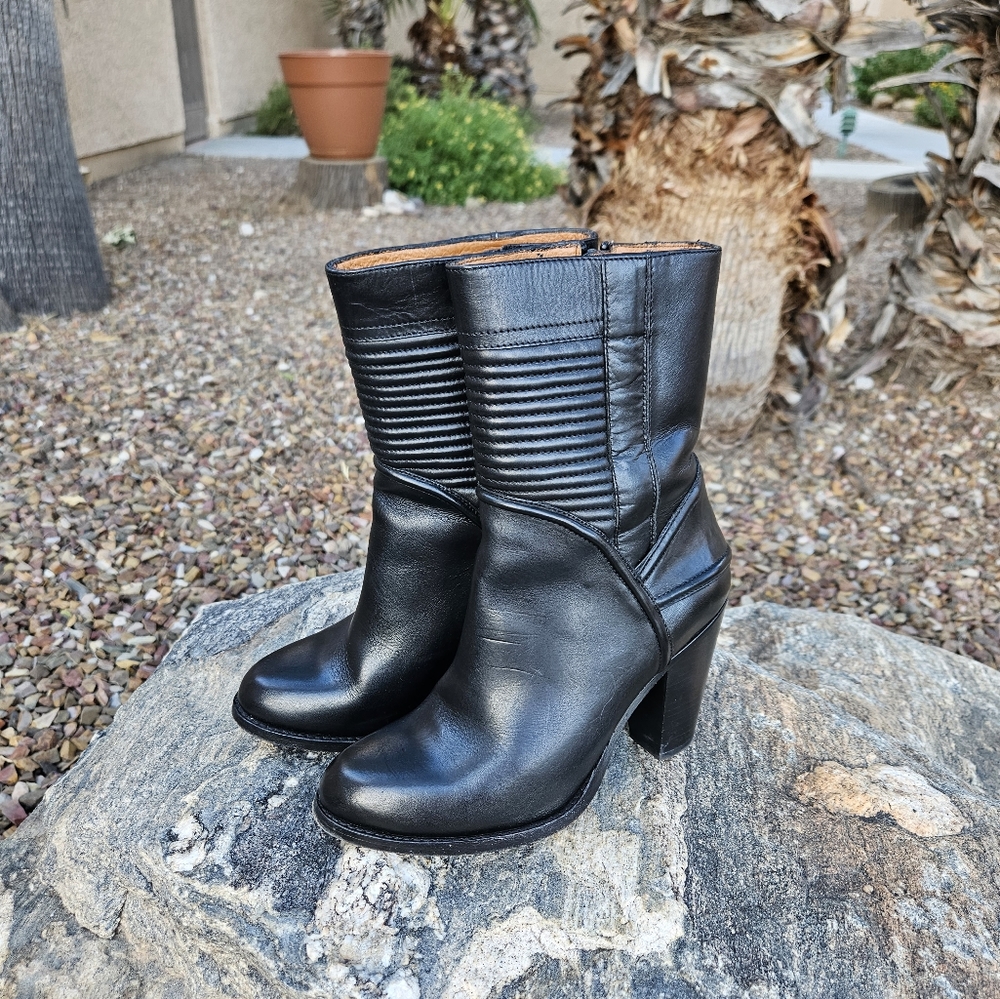 Frye Black Leather Calf Boots size 6